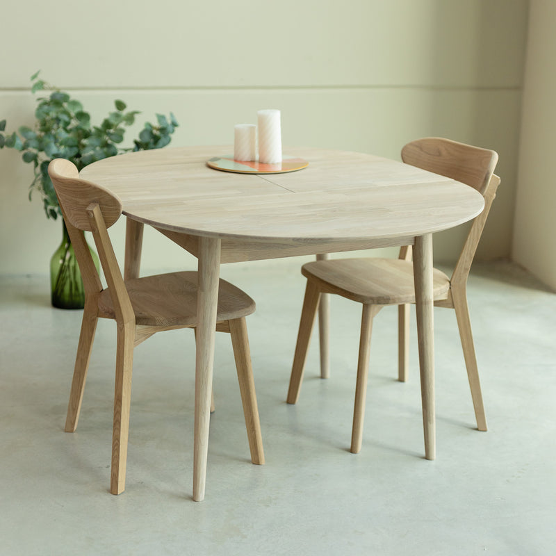 Table à manger ronde extensible en chêne massif Escandi 5 – 110-145 x 110 x 75 cm - NordicStory
