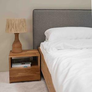 Table de chevet en bois massif de chêne Danemark 1