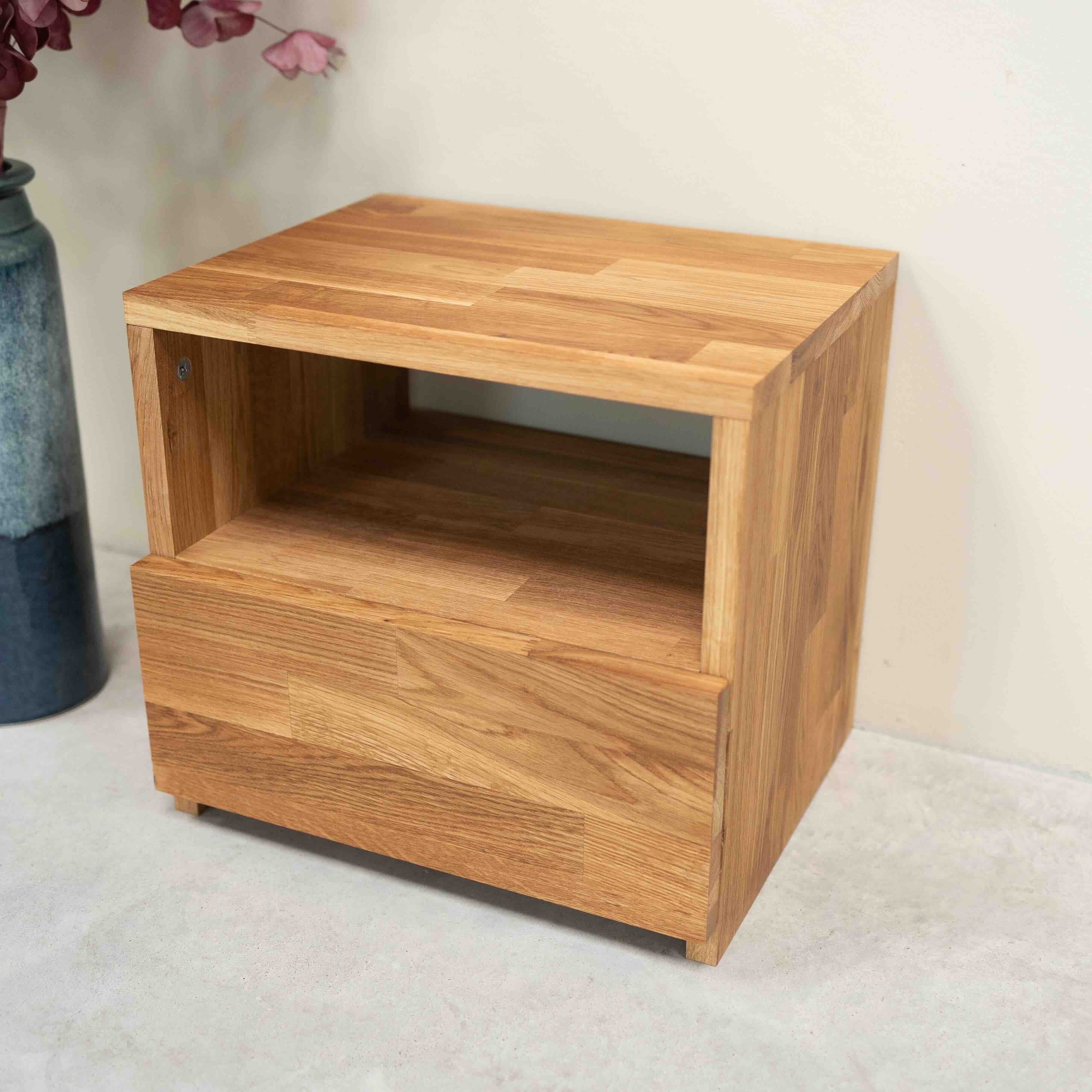 Table de chevet en bois massif de chêne Danemark 1