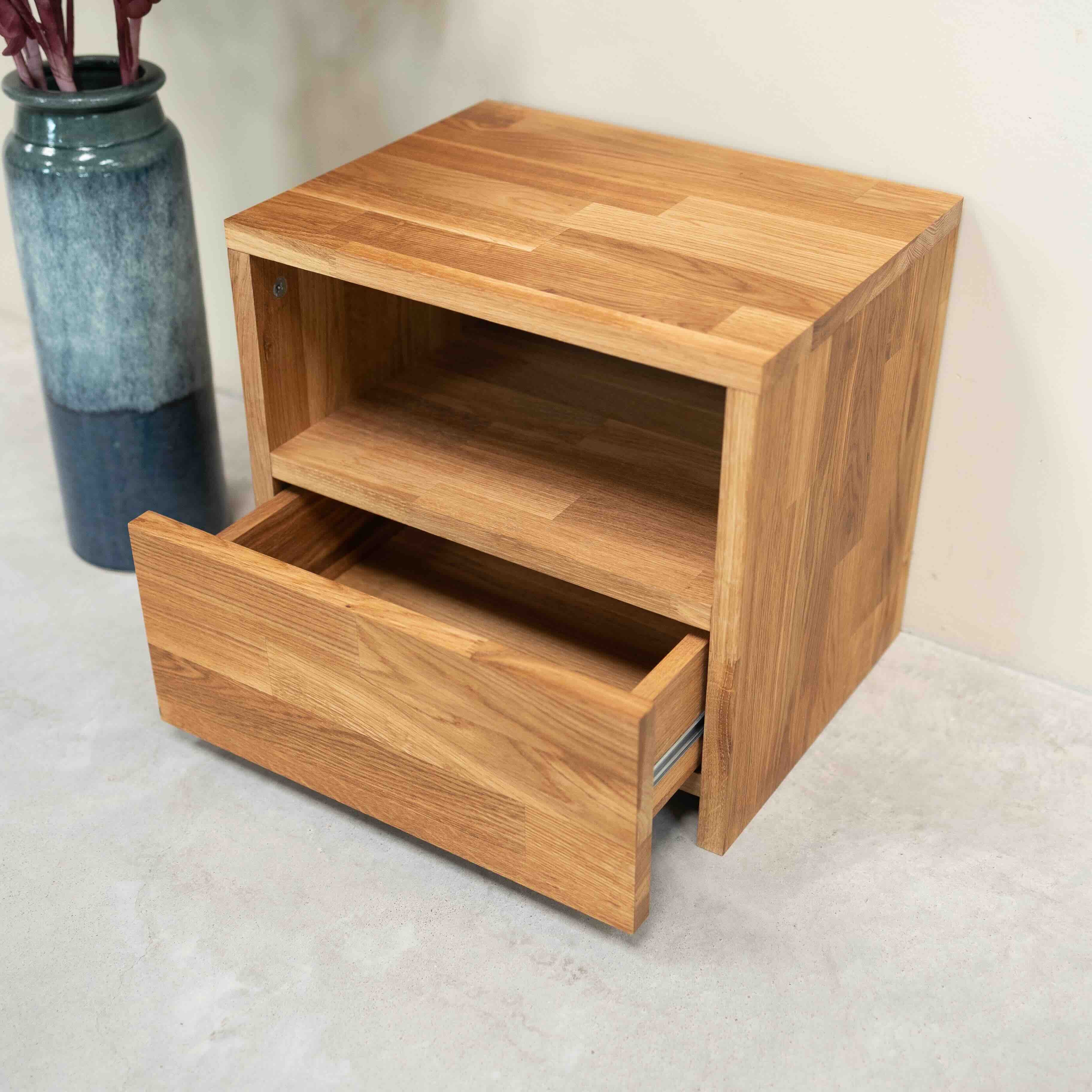 Table de chevet en bois massif de chêne Danemark 1