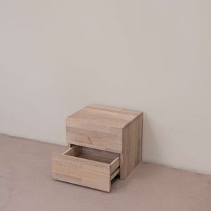 Table de chevet en bois massif de chêne durable