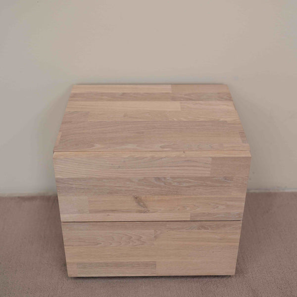 Table de chevet en bois massif de chêne durable