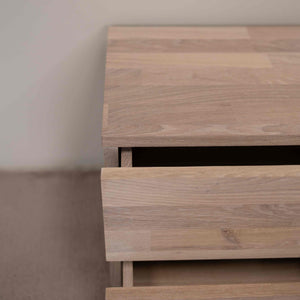 Table de chevet en bois massif de chêne durable