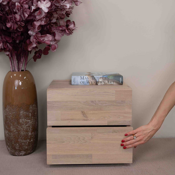 Table de chevet en bois massif de chêne durable