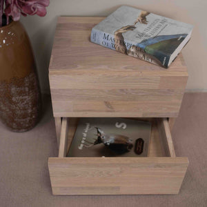 Table de chevet en bois massif de chêne durable