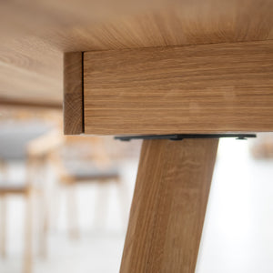 Table à manger ronde extensible en bois massif de chêne Léa – 120-170 x 120 x 76 cm / 140-190 x 140 x 76 cm - VESKOR