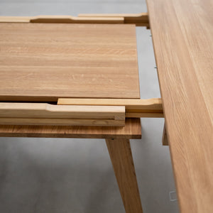 Table à manger ronde extensible en bois massif de chêne Léa – 120-170 x 120 x 76 cm / 140-190 x 140 x 76 cm - VESKOR