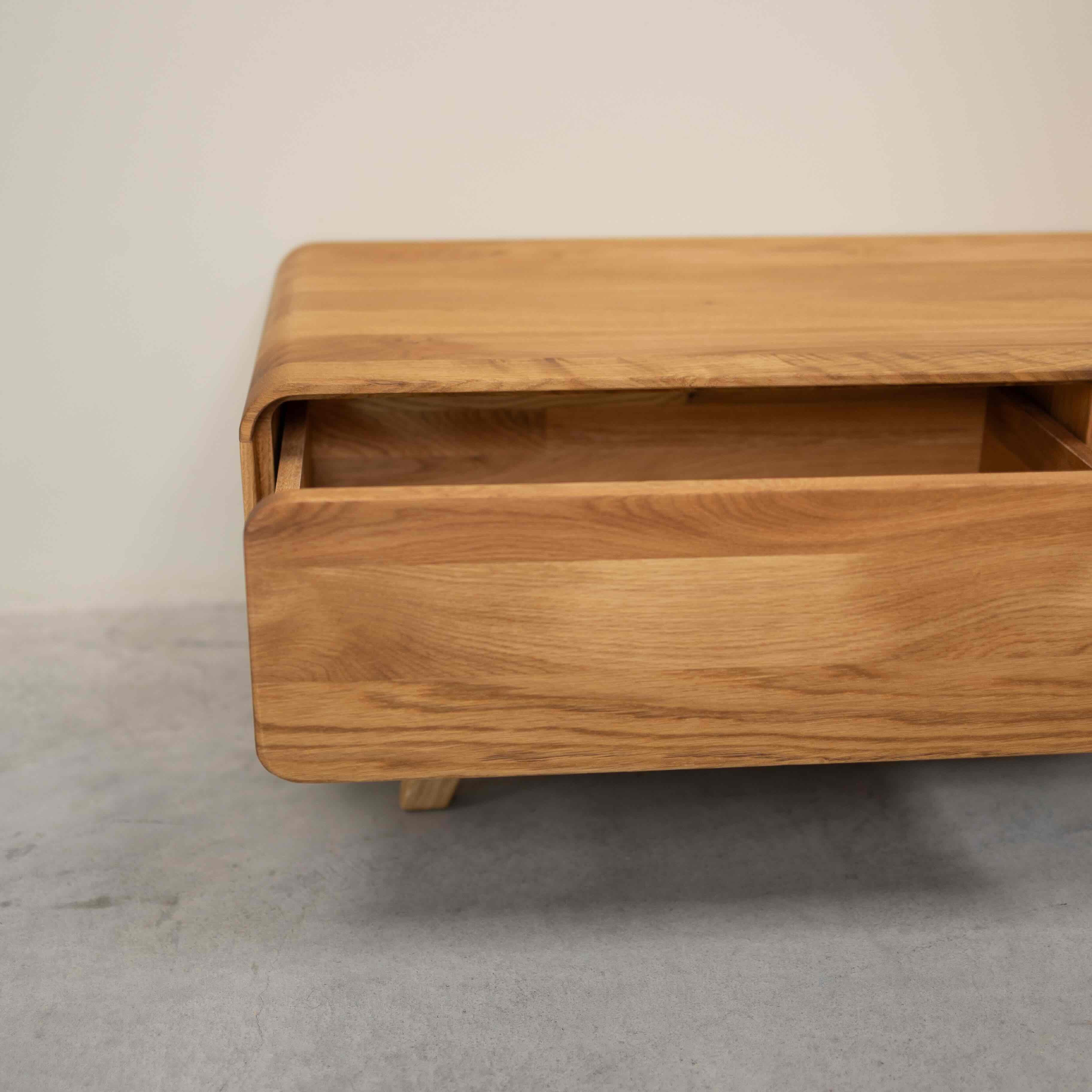 Buffet bas meuble de rangement en bois massif de chêne Genève