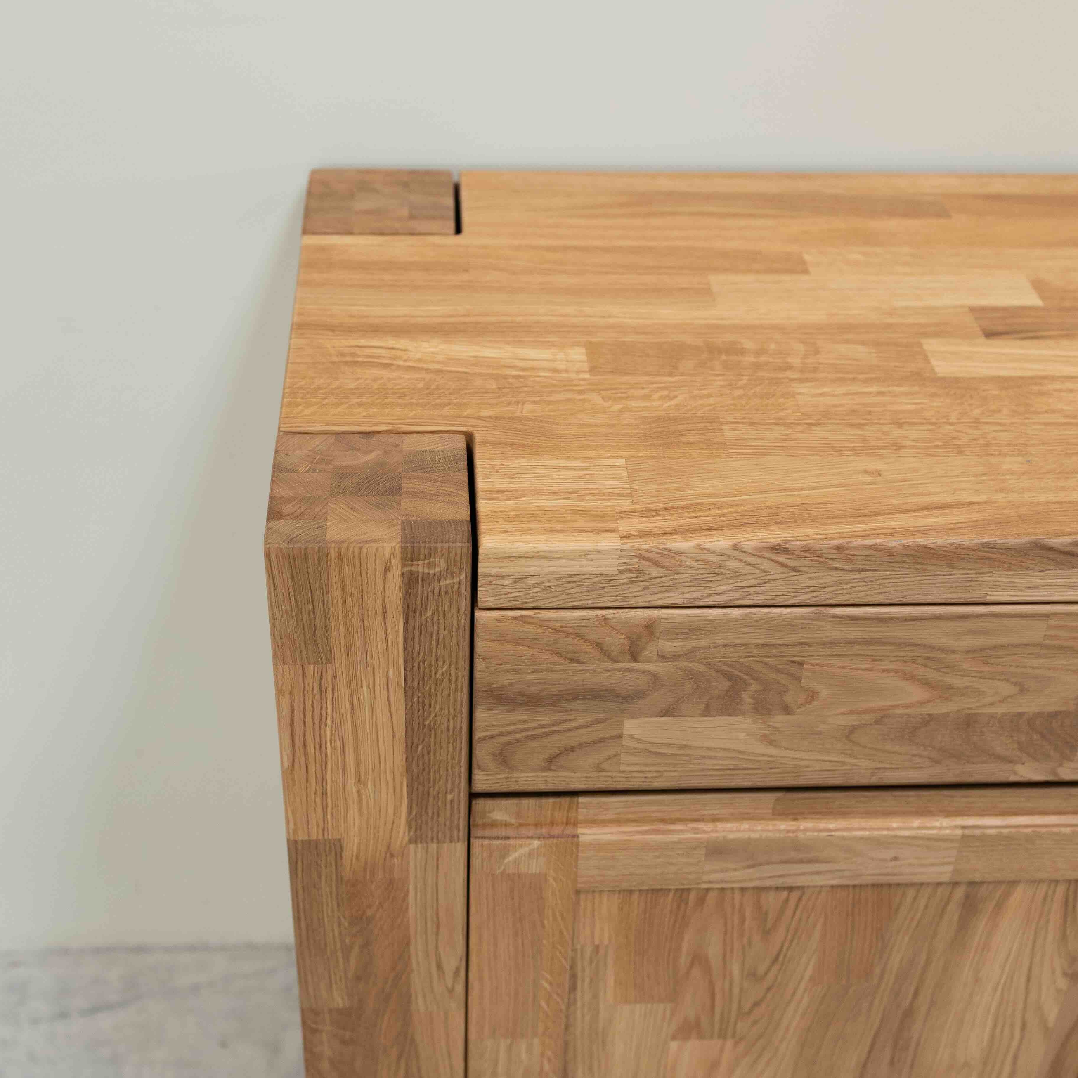 Buffet bahut en bois massif de chêne Balder