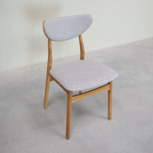 Chaise en bois massif de chêne Maxwell, revêtement Gris - Lot de 2 ou 4 chaises - VESKOR