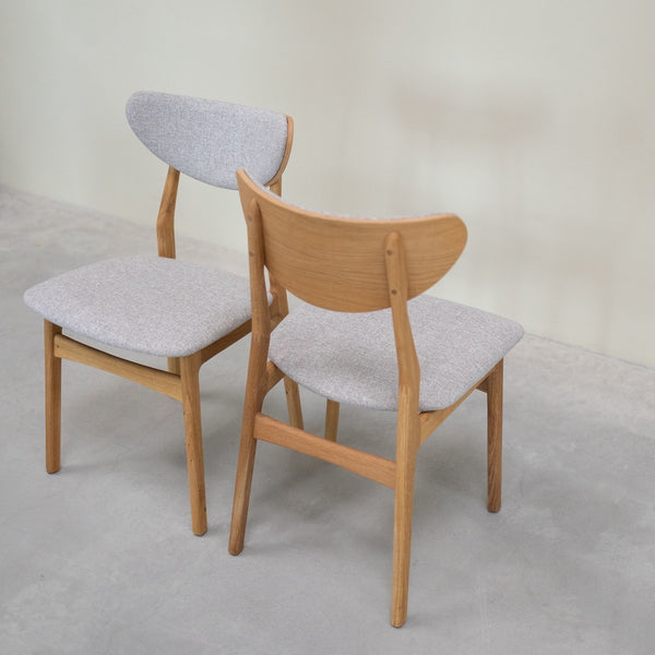 Chaise en bois massif de chêne Maxwell, revêtement Gris - Lot de 2 ou 4 chaises - VESKOR