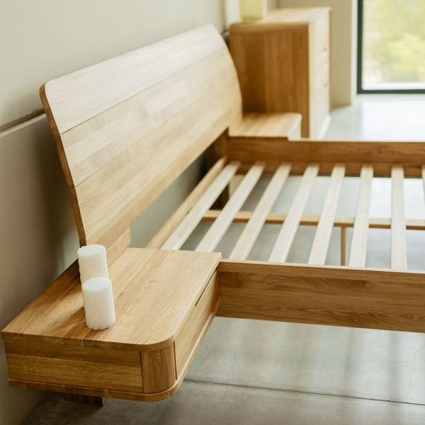 Lit en bois massif de chêne Alina avec tête de lit et 2 chevets flottants – 140 x 200 cm / 160 x 200 cm / 180 x 200 cm / 200 x 200 cm - NordicStory