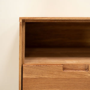 Meuble TV en bois massif de chêne Escandi 2 – 120 x 39 x 53,5 cm - NordicStory