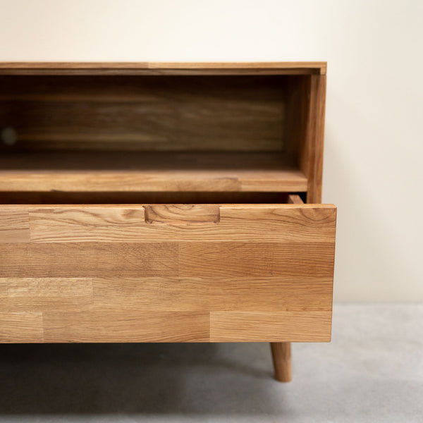 Meuble TV en bois massif de chêne Escandi 2 – 120 x 39 x 53,5 cm - NordicStory