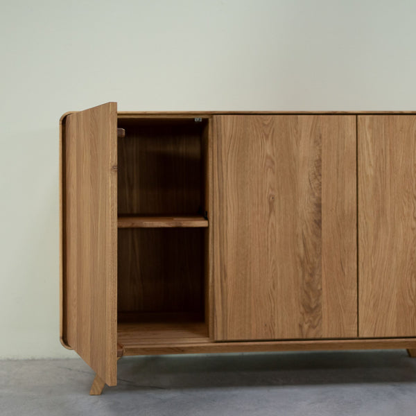 Buffet 3 portes en bois massif de chêne Genève 3 - 134 x 45 x 86 cm - NordicStory