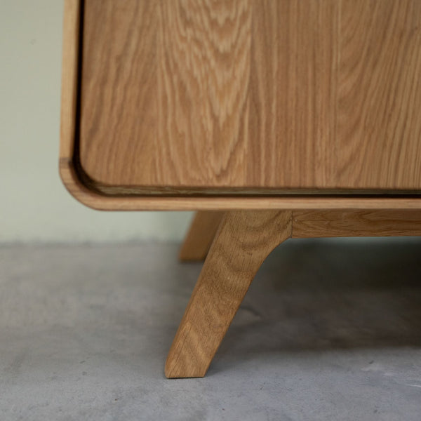 Buffet 3 portes en bois massif de chêne Genève 3 - 134 x 45 x 86 cm - NordicStory