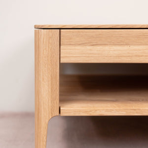 Table basse avec tiroir en bois massif de chêne 