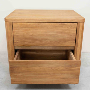 Table de chevet en bois massif de chêne style nordique Roble.store