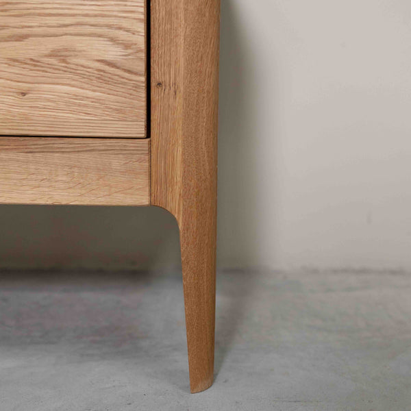 Table de chevet en bois massif de chêne style nordique Roble.store