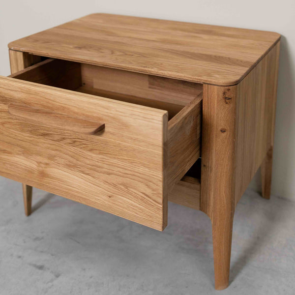 Table de chevet en bois massif de chêne style nordique Roble.store