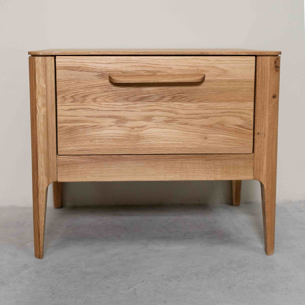 Table de chevet en bois massif de chêne style nordique Roble.store