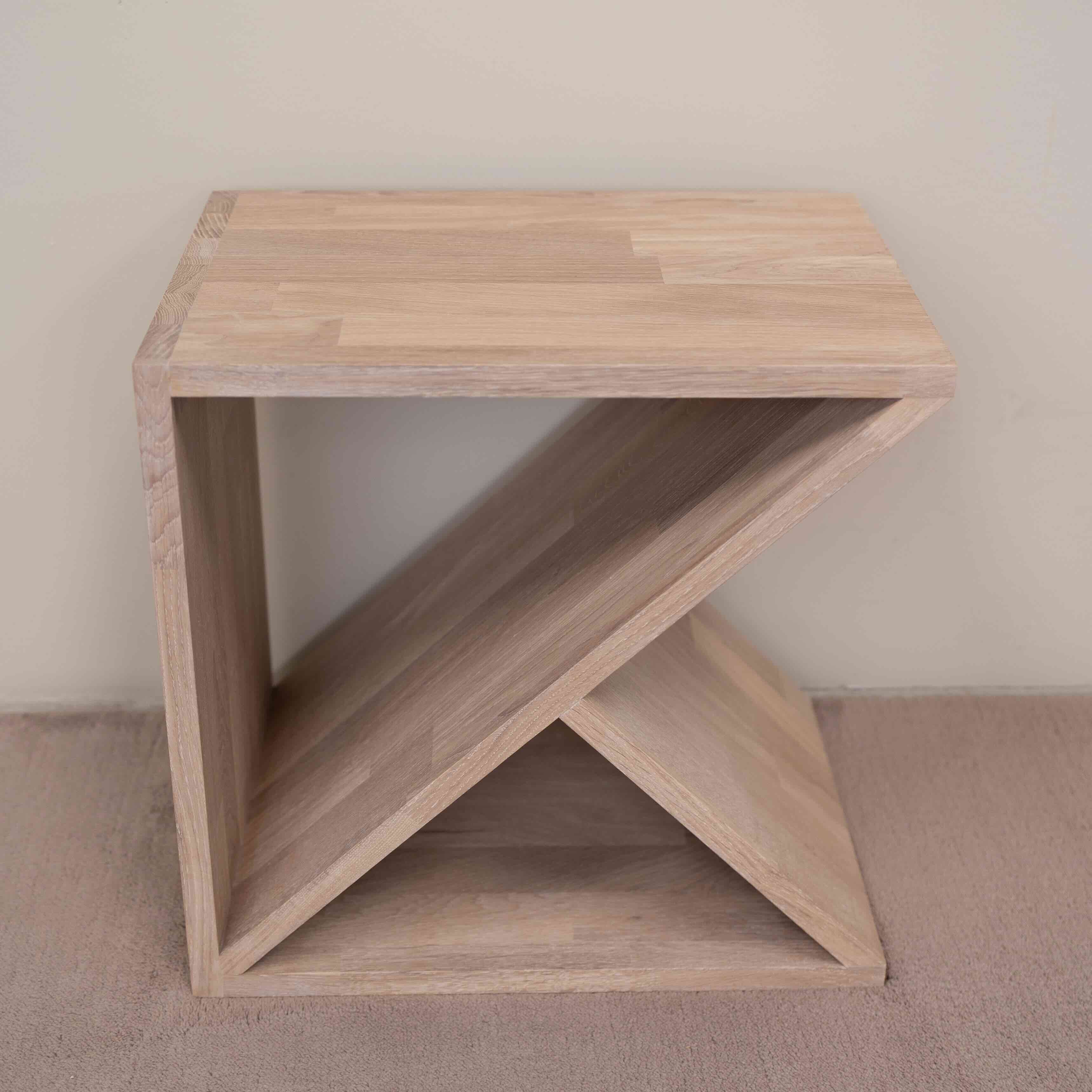 Table de chevet en bois massif de chêne