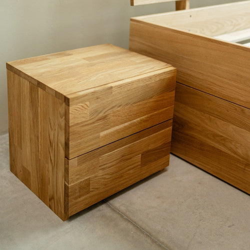 Table de chevet en bois massif de chêne durable