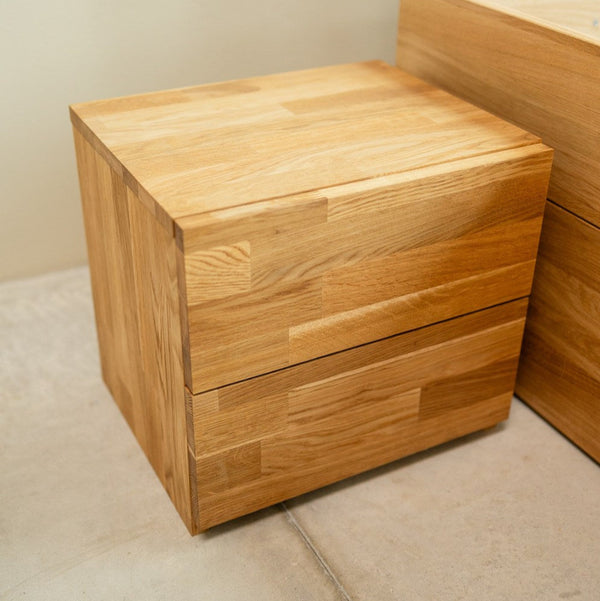 Table de chevet en bois massif de chêne durable