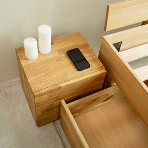 Table de chevet en bois massif de chêne durable