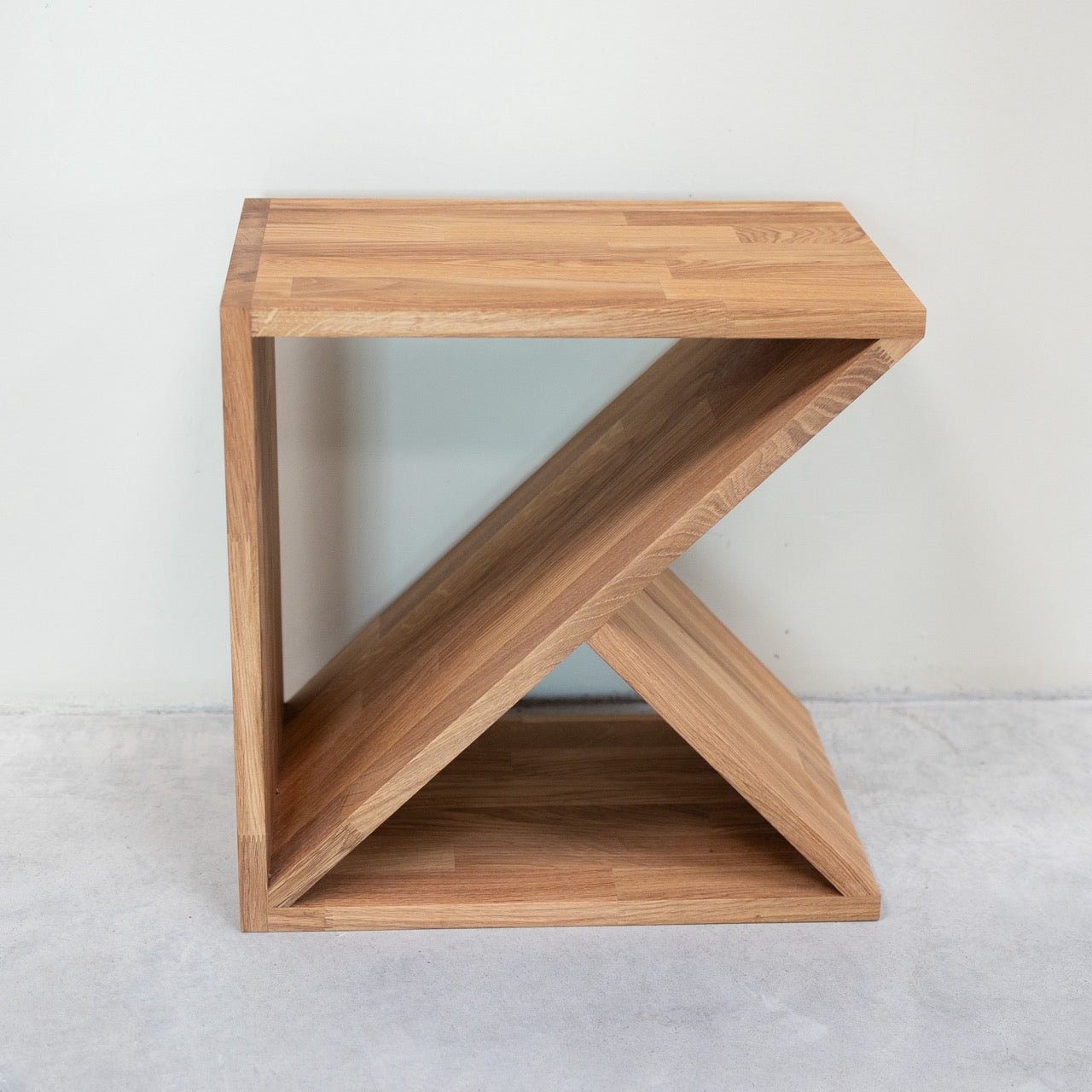 Table de chevet en bois massif de chêne