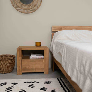 Table de chevet en bois massif de chêne style nordique Roble.store