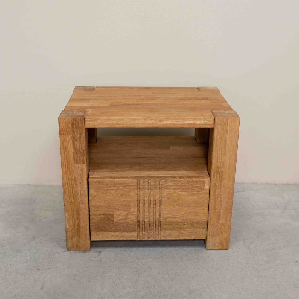 Table de chevet en bois massif de chêne style nordique Roble.store