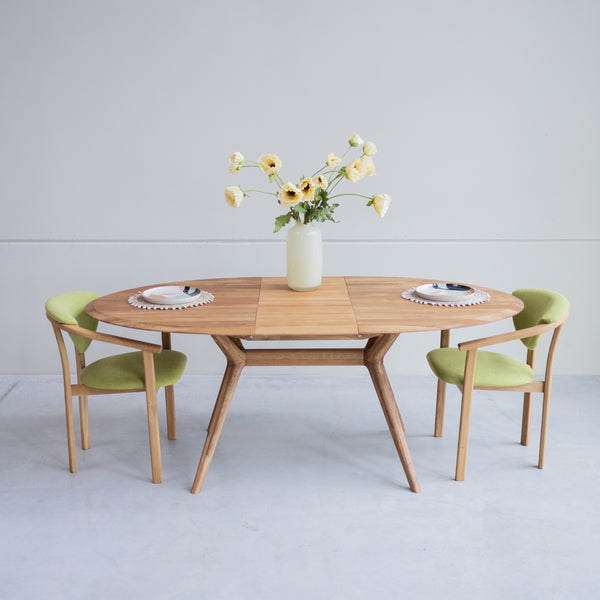 Table extensible ovale en bois massif de chêne Carmen