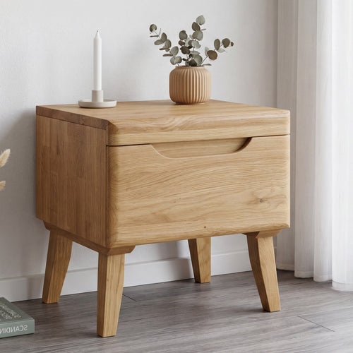 Table de chevet en bois massif de chêne Milan - NordicStory
