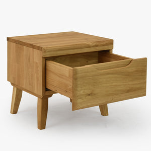 Table de chevet en bois massif de chêne Milan - NordicStory