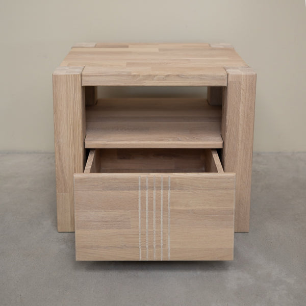 Table de chevet en bois massif de chêne Valence – NordicStory