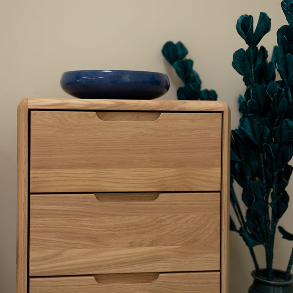 Commode en bois massif de chêne