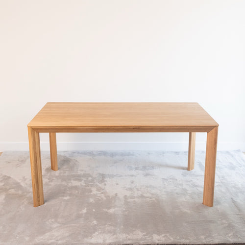 Table à manger fixe en bois massif Dita Veskor