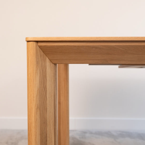 Table à manger fixe en bois massif Dita Veskor