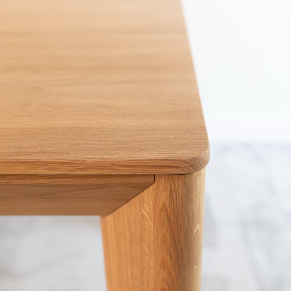 Table à manger fixe en bois massif Dita Veskor