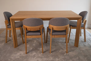Table à manger fixe en bois massif Dita Veskor