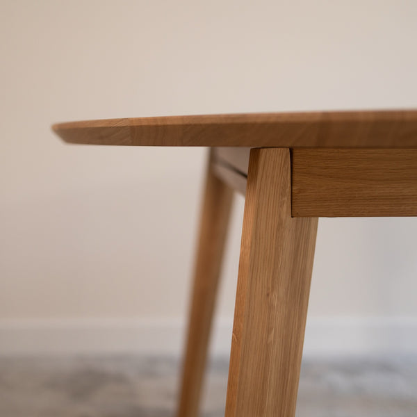 Table à manger ronde extensible en bois massif Saga Veskor