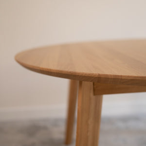 Table à manger ronde extensible en bois massif Saga Veskor