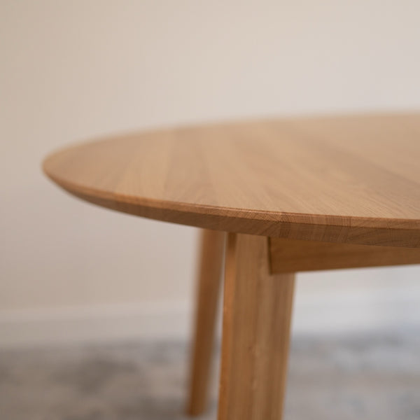 Table à manger ronde extensible en bois massif Saga Veskor