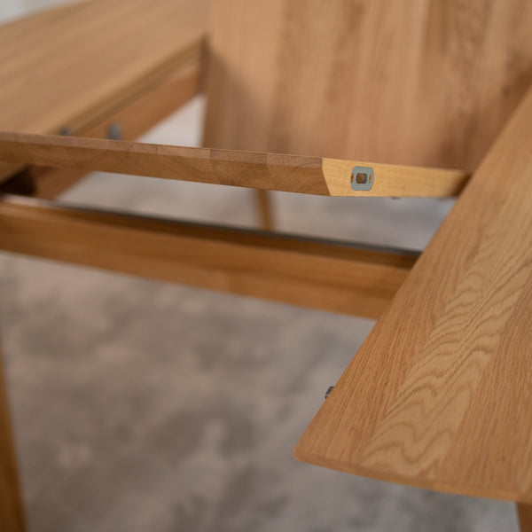 Table à manger ronde extensible en bois massif Saga Veskor