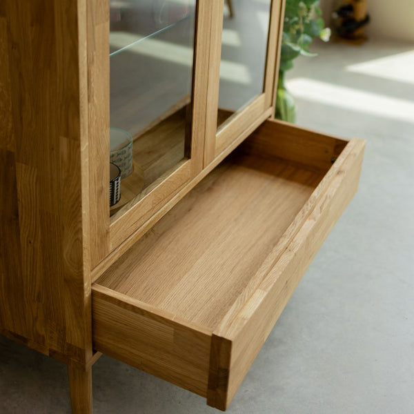 VESKOR Vitrina Malmo madera maciza roble Mueble nórdico moderno