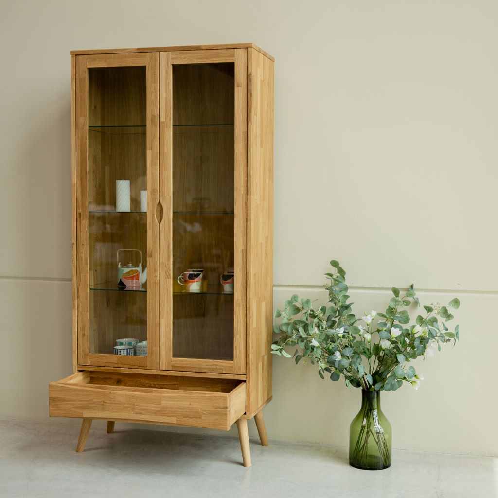 VESKOR Vitrina Malmo madera maciza roble Mueble nórdico moderno
