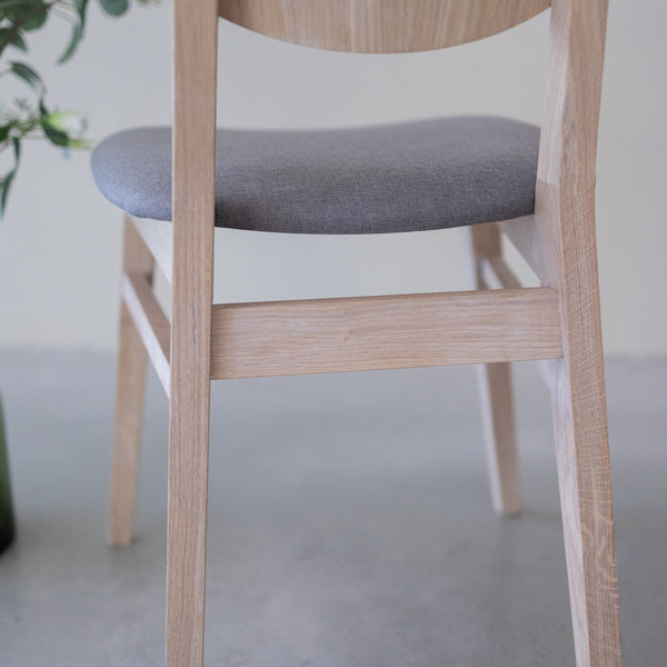 Chaise de salle à manger en bois massif de chêne blanchi Nova – Lot de 2 ou 4 chaises - NordicStory