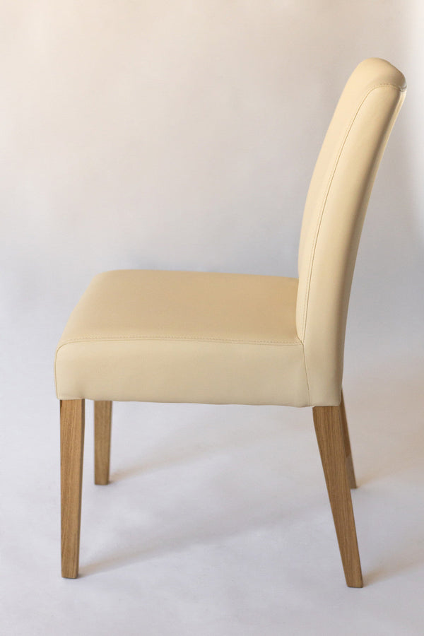Chaise de salle à manger en bois massif de chêne Malaga, revêtement en simili cuir Beige – Lot de 2 ou 4 chaises - NordicStory