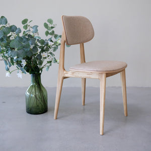 Chaise de salle à manger en bois massif de chêne Varde, revêtement en tissu Gris Nordique/Beige – Lot de 2 ou 4 chaises - NordicStory